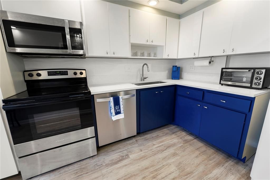 For Rent: $1,600 (1 beds, 1 baths, 954 Square Feet)