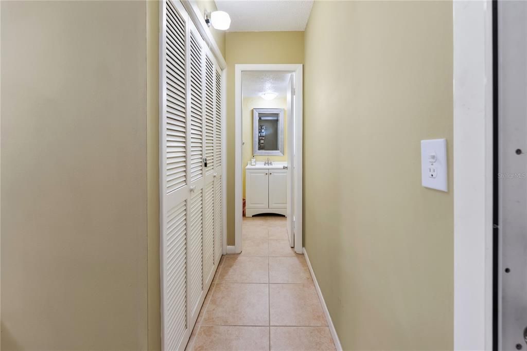 For Rent: $1,600 (1 beds, 1 baths, 954 Square Feet)