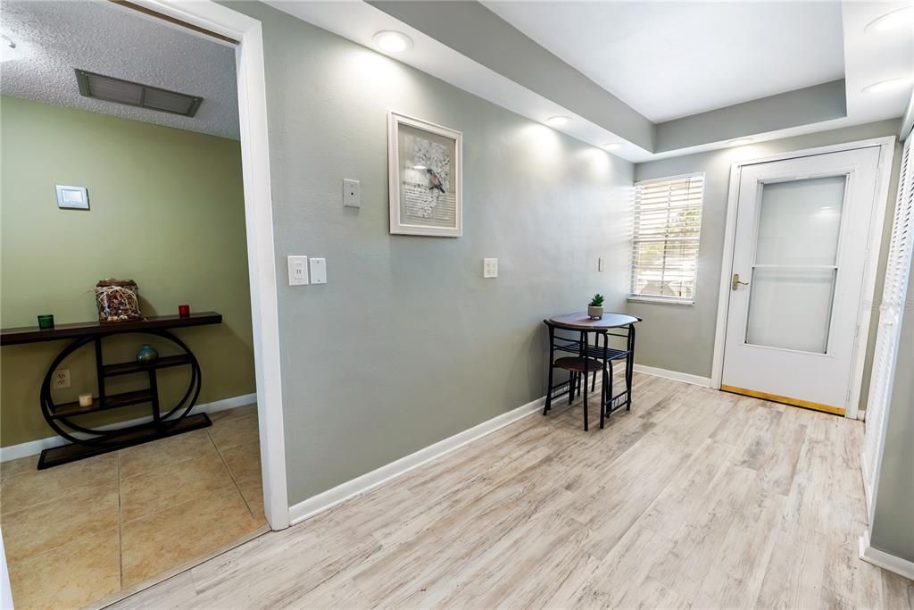 For Rent: $1,600 (1 beds, 1 baths, 954 Square Feet)