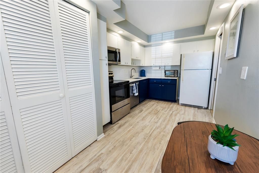 For Rent: $1,600 (1 beds, 1 baths, 954 Square Feet)