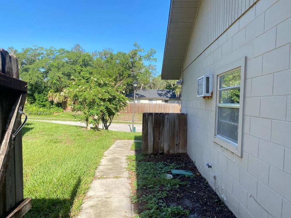 合同活跃: $268,900 (3 贝兹, 2 浴室, 1269 平方英尺)