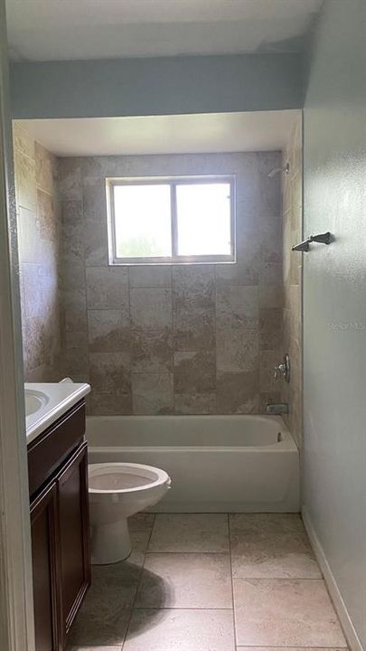 合同活跃: $268,900 (3 贝兹, 2 浴室, 1269 平方英尺)