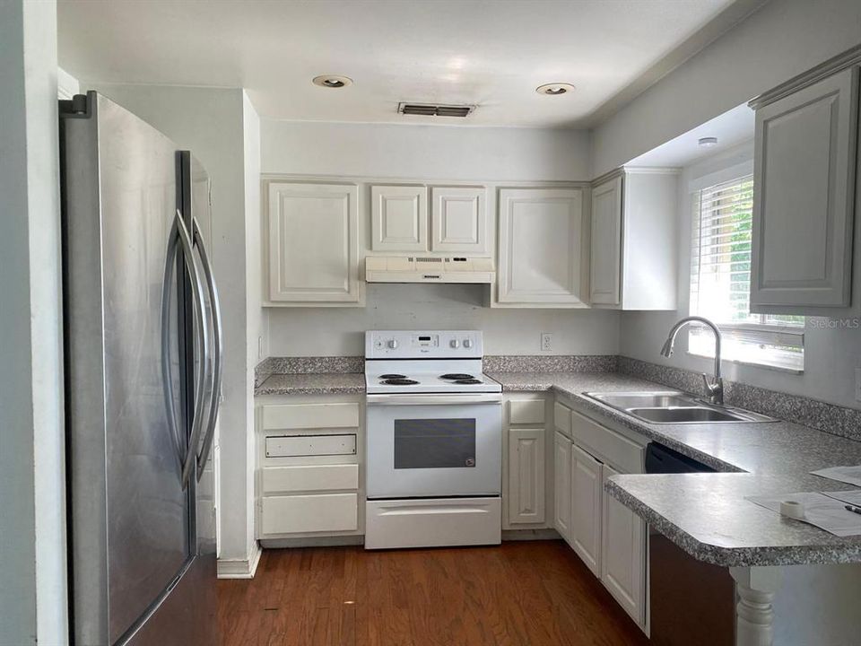 合同活跃: $268,900 (3 贝兹, 2 浴室, 1269 平方英尺)