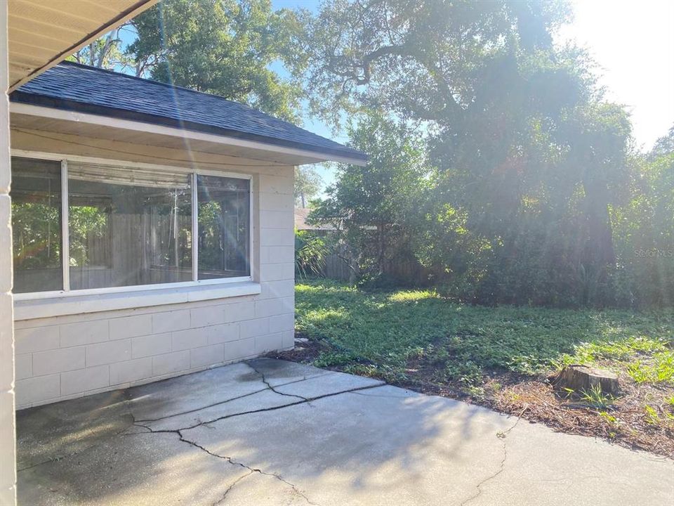 合同活跃: $268,900 (3 贝兹, 2 浴室, 1269 平方英尺)