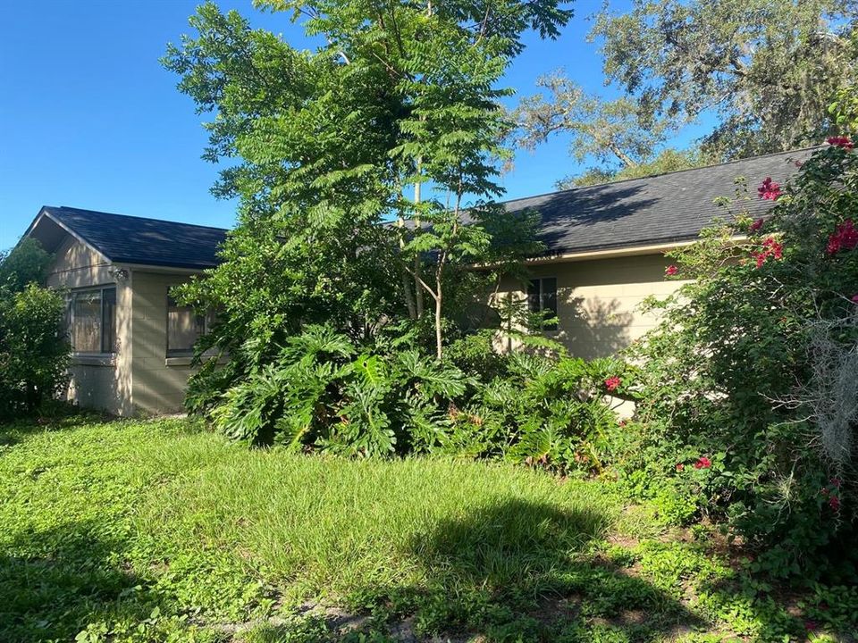 合同活跃: $268,900 (3 贝兹, 2 浴室, 1269 平方英尺)