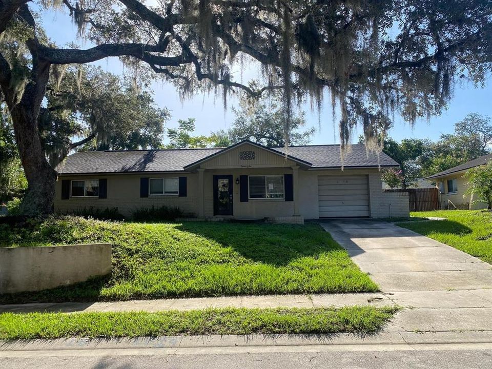 合同活跃: $268,900 (3 贝兹, 2 浴室, 1269 平方英尺)