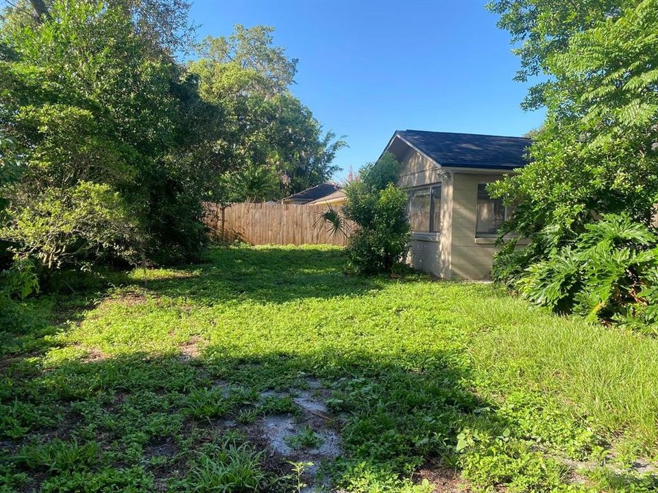 合同活跃: $268,900 (3 贝兹, 2 浴室, 1269 平方英尺)