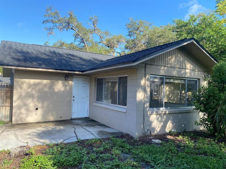 合同活跃: $268,900 (3 贝兹, 2 浴室, 1269 平方英尺)