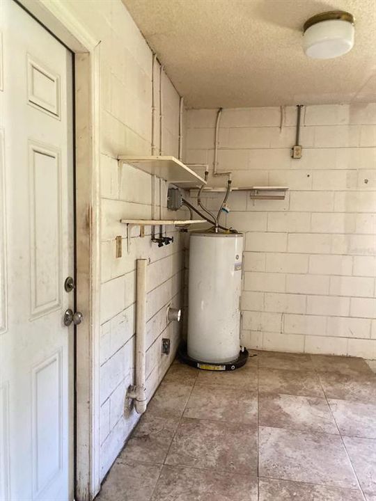 合同活跃: $268,900 (3 贝兹, 2 浴室, 1269 平方英尺)