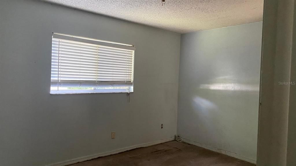 合同活跃: $268,900 (3 贝兹, 2 浴室, 1269 平方英尺)