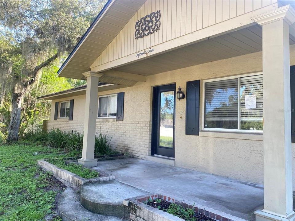 合同活跃: $268,900 (3 贝兹, 2 浴室, 1269 平方英尺)