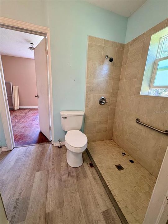 合同活跃: $210,000 (2 贝兹, 1 浴室, 957 平方英尺)