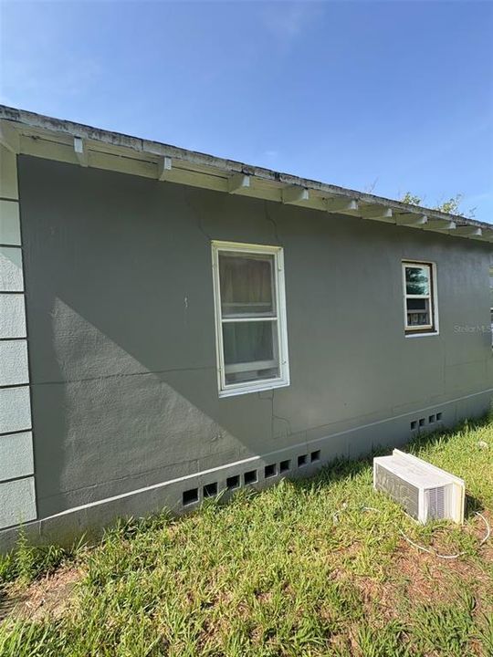 合同活跃: $210,000 (2 贝兹, 1 浴室, 957 平方英尺)