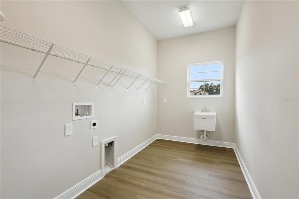 For Sale: $899,990 (5 beds, 4 baths, 4142 Square Feet)