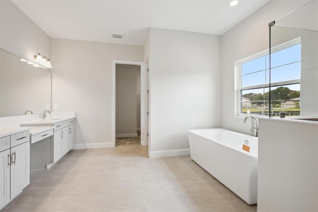 For Sale: $899,990 (5 beds, 4 baths, 4142 Square Feet)