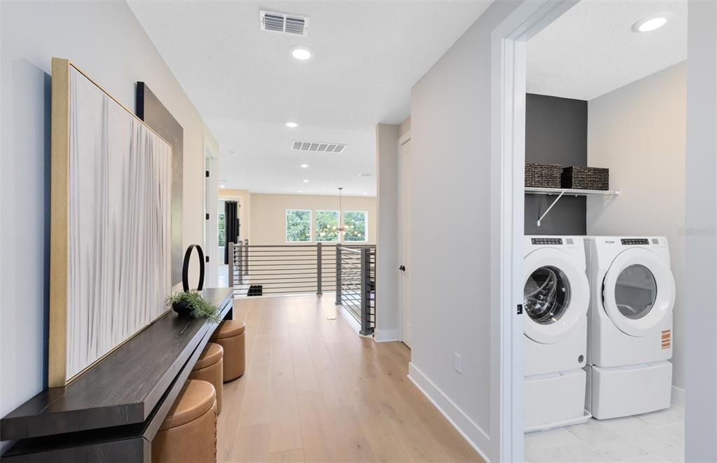 Под контрактом: $1,399,990 (5 спален, 5 ванн, 4525 Квадратных фут)