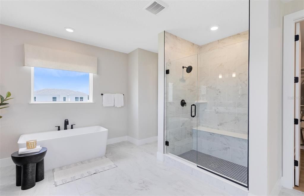 Под контрактом: $1,399,990 (5 спален, 5 ванн, 4525 Квадратных фут)