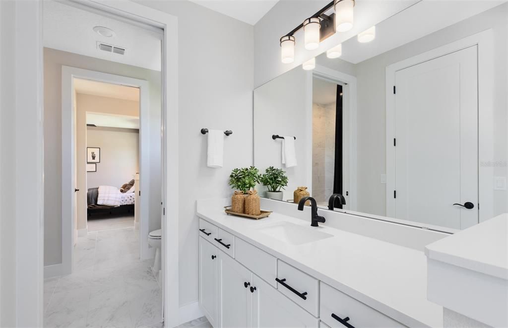 Под контрактом: $1,399,990 (5 спален, 5 ванн, 4525 Квадратных фут)