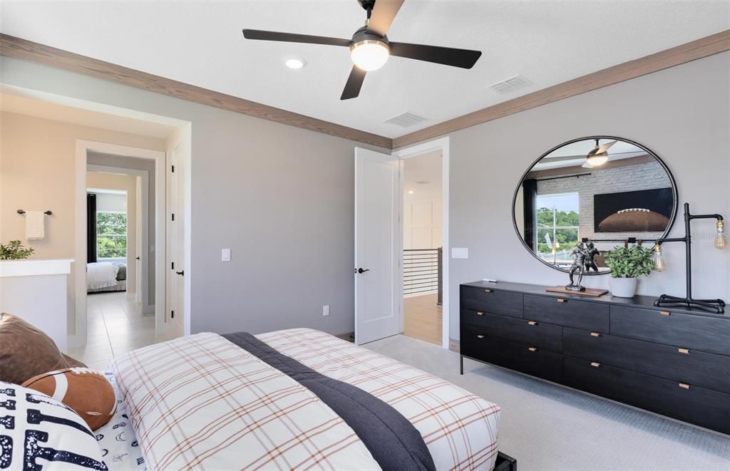 Под контрактом: $1,399,990 (5 спален, 5 ванн, 4525 Квадратных фут)