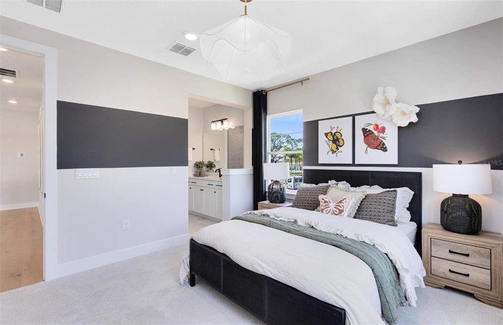 Под контрактом: $1,399,990 (5 спален, 5 ванн, 4525 Квадратных фут)