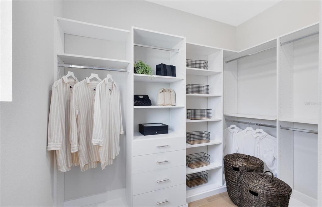 Под контрактом: $1,399,990 (5 спален, 5 ванн, 4525 Квадратных фут)