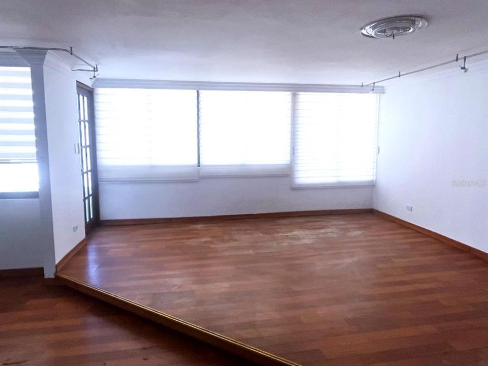 Под контрактом: $685,000 (3 спален, 2 ванн, 1500 Квадратных фут)