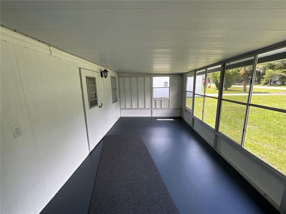 Active With Contract: $147,500 (2 beds, 1 baths, 696 Square Feet)