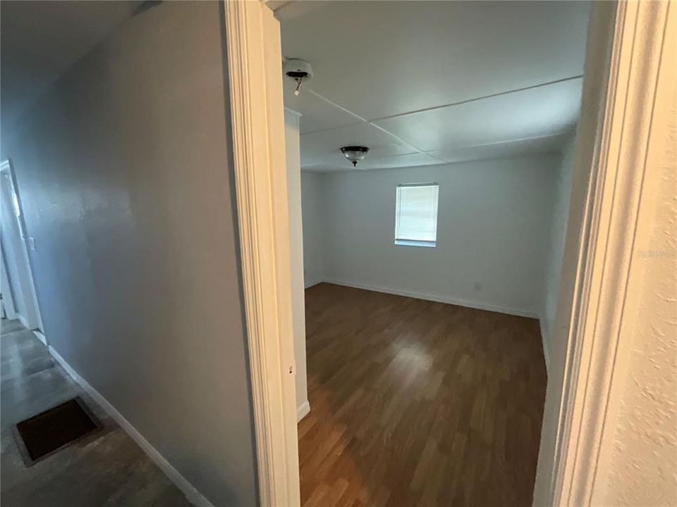 Active With Contract: $147,500 (2 beds, 1 baths, 696 Square Feet)