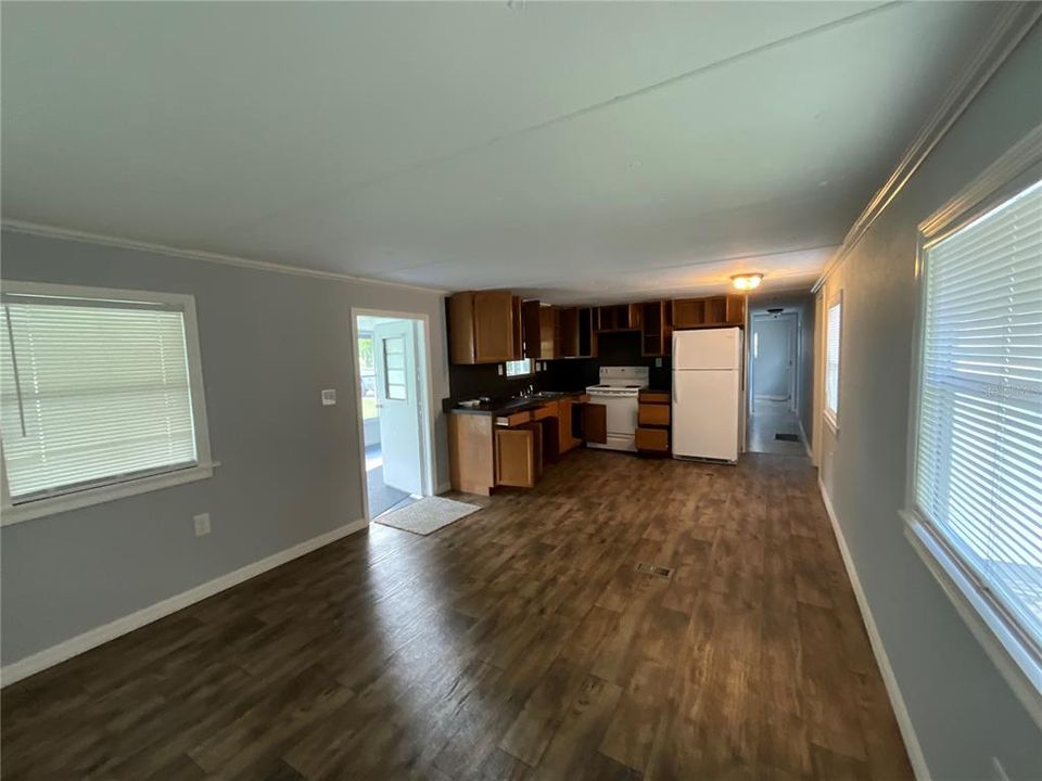 Active With Contract: $147,500 (2 beds, 1 baths, 696 Square Feet)