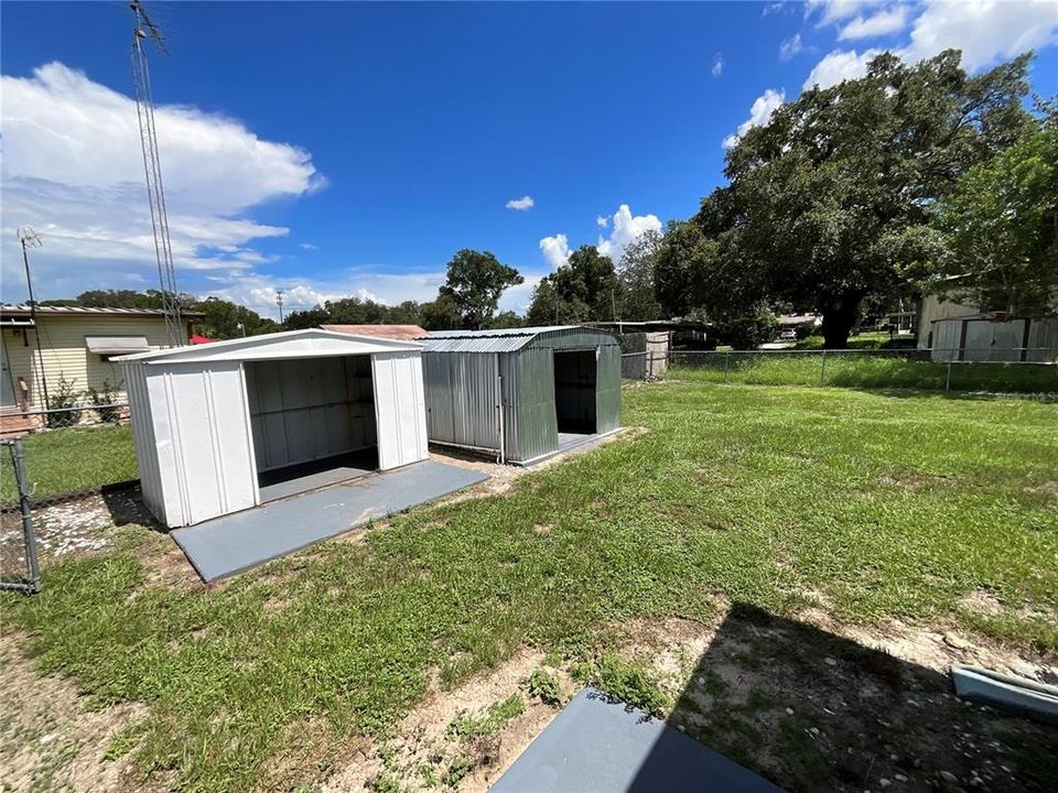 Active With Contract: $147,500 (2 beds, 1 baths, 696 Square Feet)