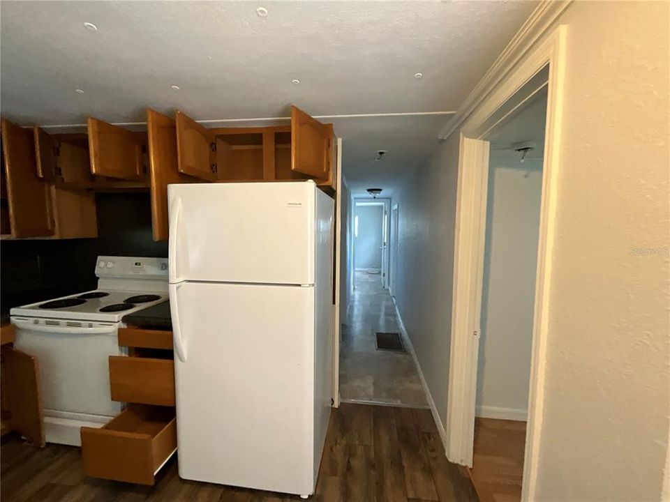 Active With Contract: $147,500 (2 beds, 1 baths, 696 Square Feet)