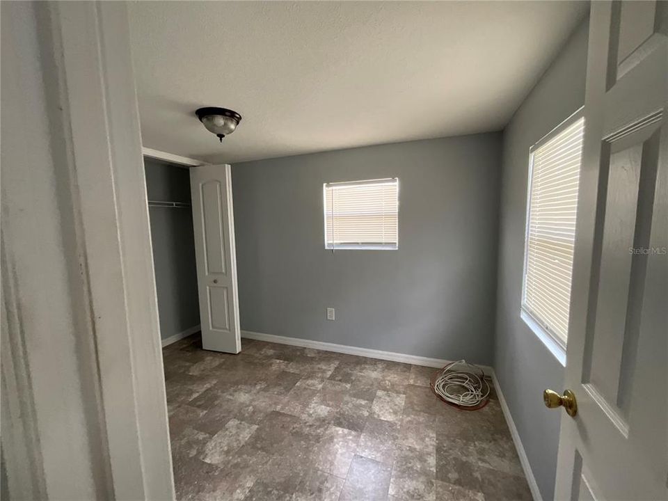 Active With Contract: $147,500 (2 beds, 1 baths, 696 Square Feet)