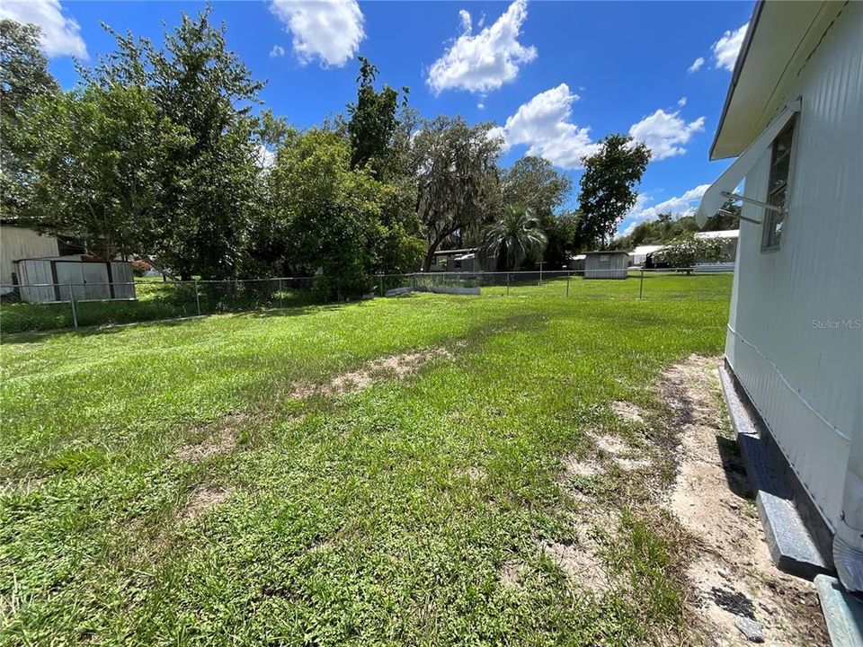 Active With Contract: $147,500 (2 beds, 1 baths, 696 Square Feet)