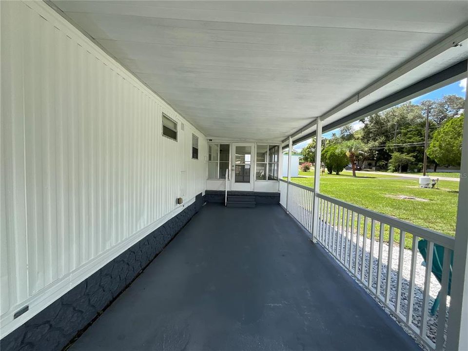 Active With Contract: $147,500 (2 beds, 1 baths, 696 Square Feet)