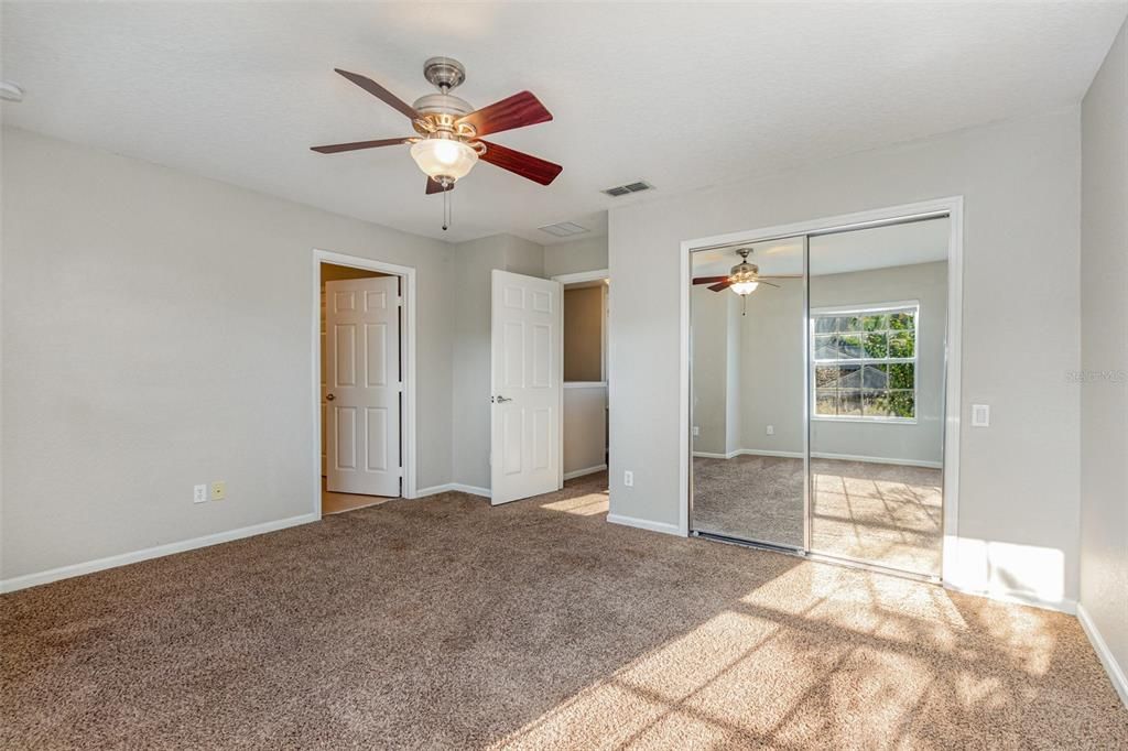 合同活跃: $339,900 (2 贝兹, 3 浴室, 2059 平方英尺)