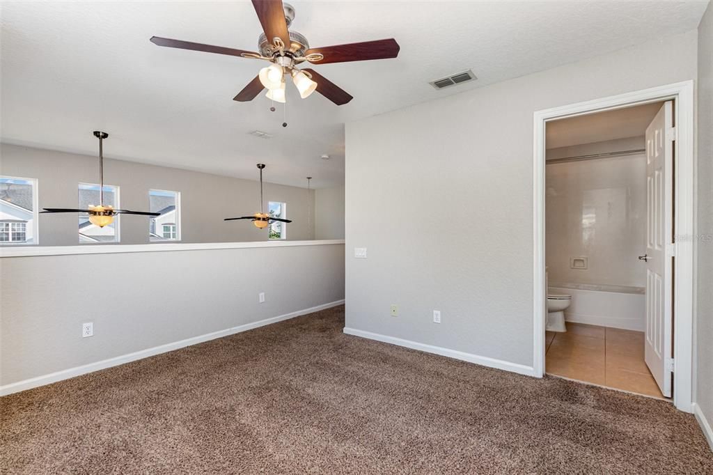 合同活跃: $339,900 (2 贝兹, 3 浴室, 2059 平方英尺)