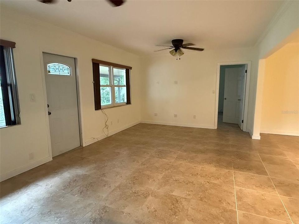En Renta: $4,295 (3 camas, 2 baños, 1800 Pies cuadrados)
