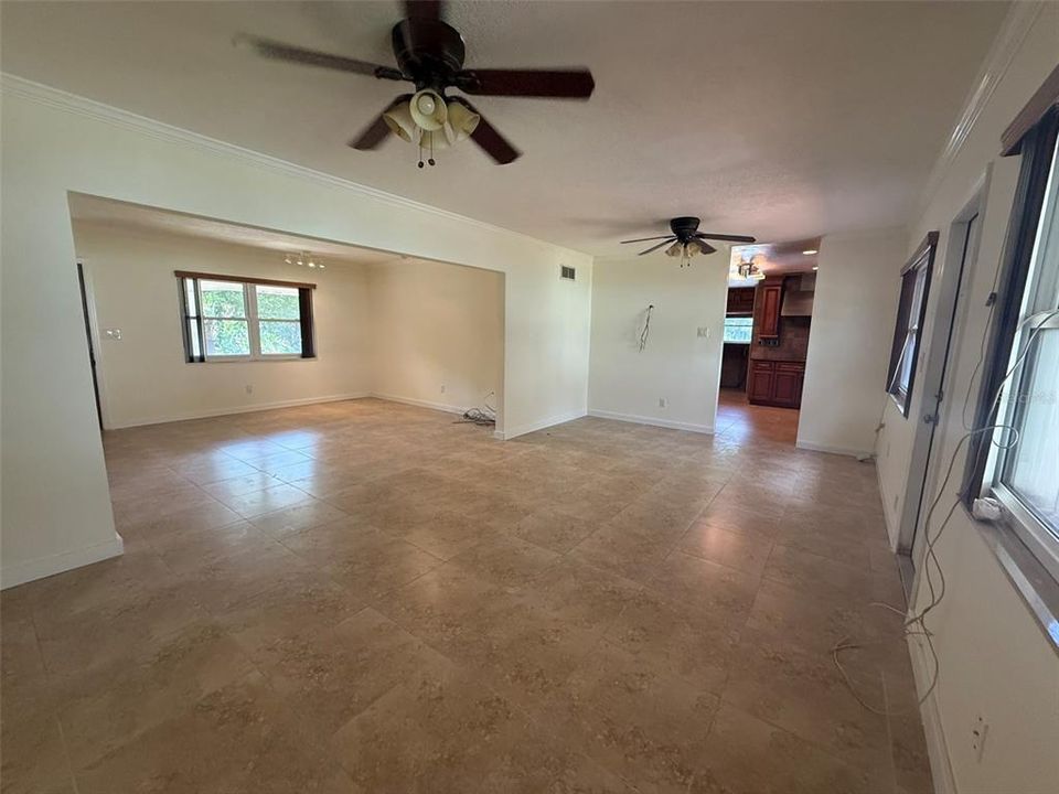 En Renta: $4,295 (3 camas, 2 baños, 1800 Pies cuadrados)