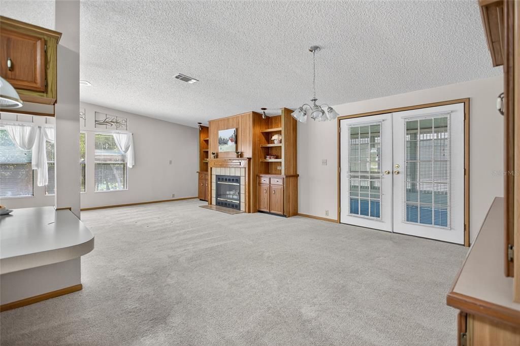 Active With Contract: $159,900 (2 beds, 2 baths, 1682 Square Feet)