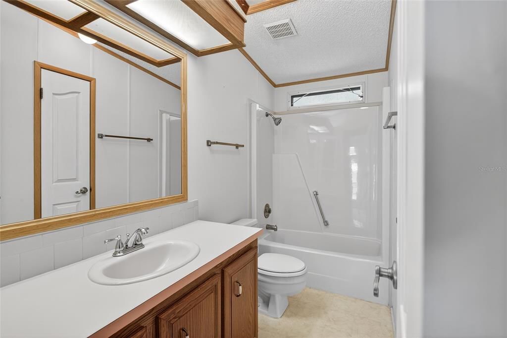 Active With Contract: $159,900 (2 beds, 2 baths, 1682 Square Feet)