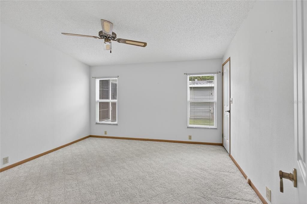 Active With Contract: $159,900 (2 beds, 2 baths, 1682 Square Feet)