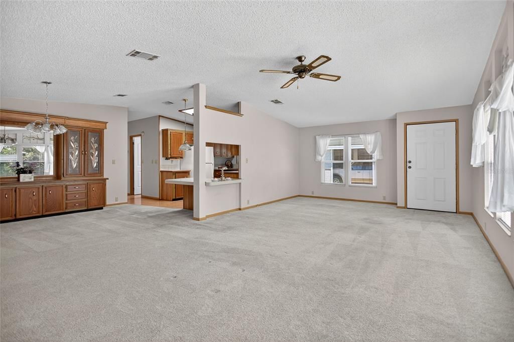 Active With Contract: $159,900 (2 beds, 2 baths, 1682 Square Feet)