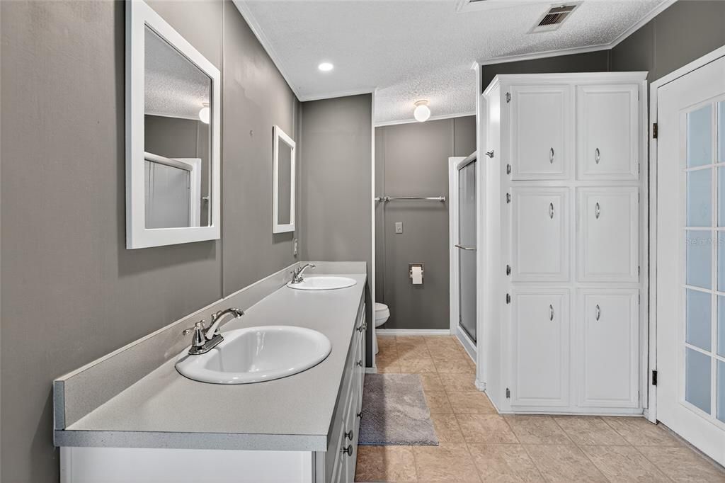 Active With Contract: $159,900 (2 beds, 2 baths, 1682 Square Feet)