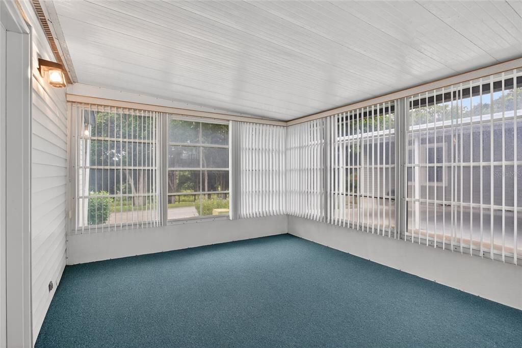 Active With Contract: $159,900 (2 beds, 2 baths, 1682 Square Feet)