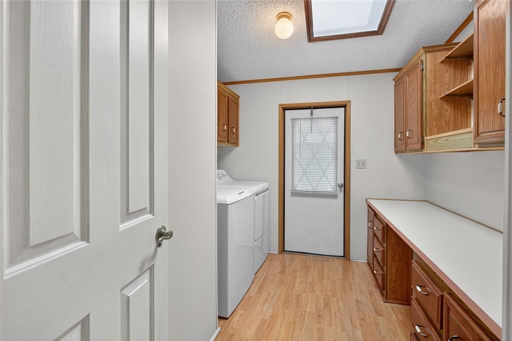 Active With Contract: $159,900 (2 beds, 2 baths, 1682 Square Feet)