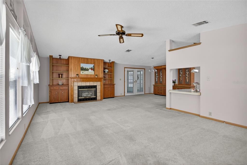 Active With Contract: $159,900 (2 beds, 2 baths, 1682 Square Feet)