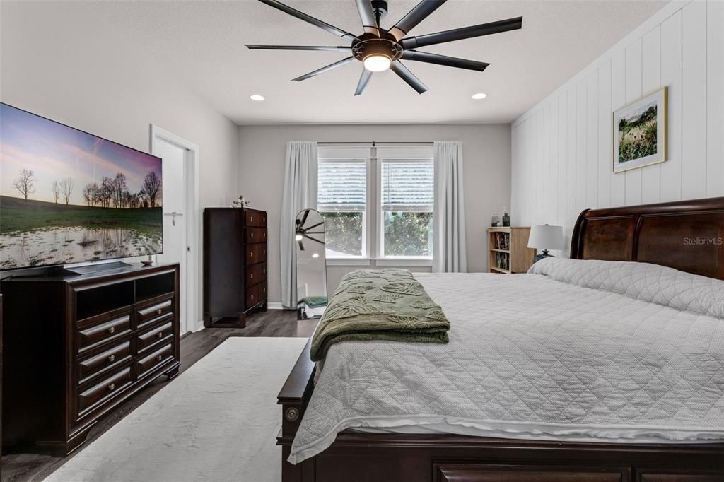 For Sale: $799,999 (4 beds, 3 baths, 2594 Square Feet)