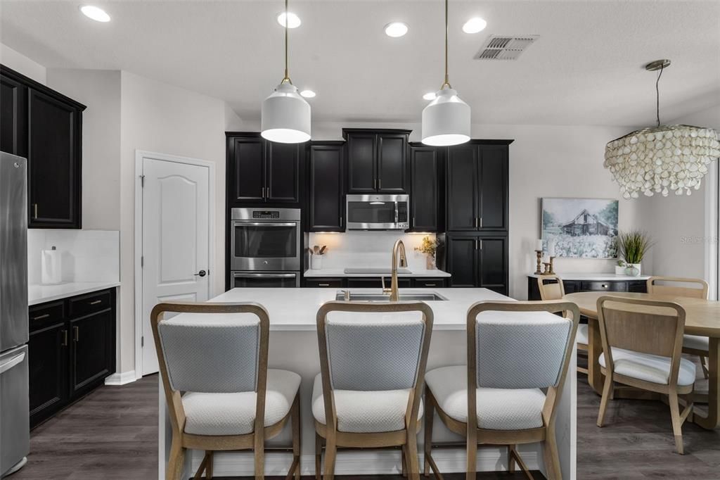 For Sale: $799,999 (4 beds, 3 baths, 2594 Square Feet)