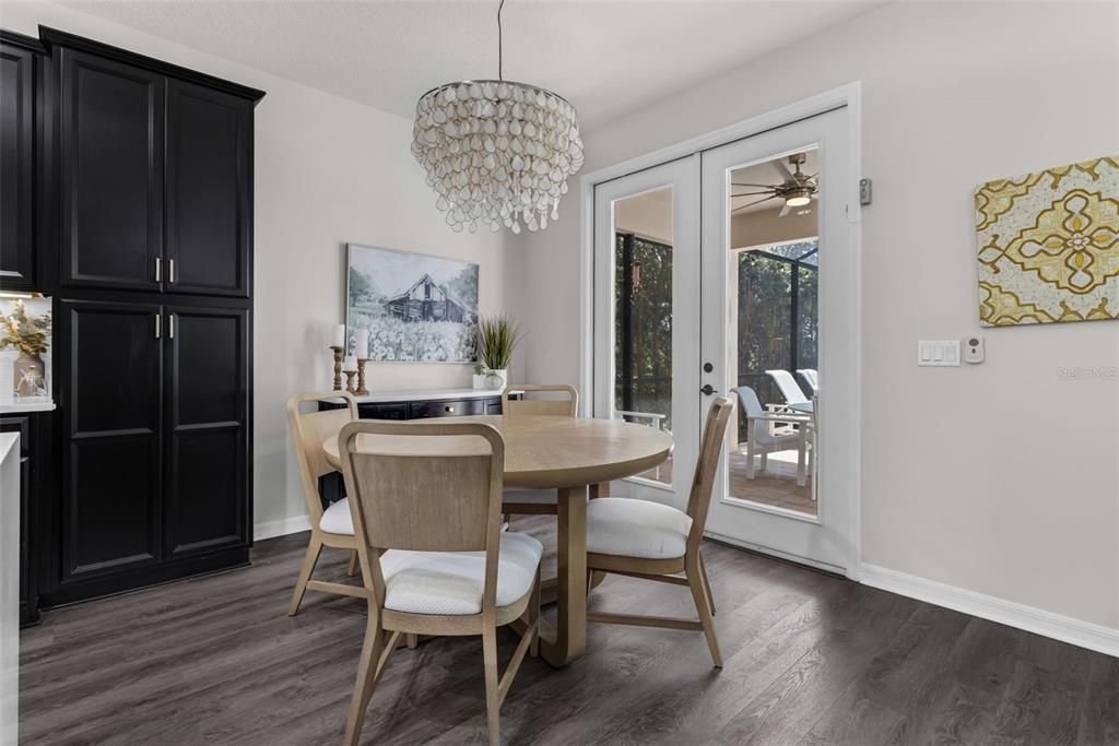 For Sale: $799,999 (4 beds, 3 baths, 2594 Square Feet)