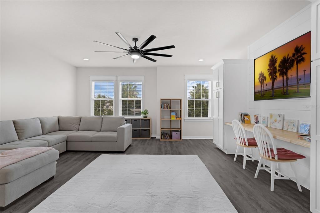 For Sale: $799,999 (4 beds, 3 baths, 2594 Square Feet)